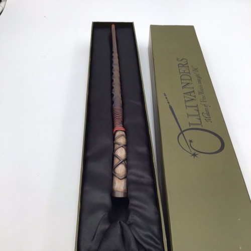 Ollivanders Holly 8 15" Wand Wizarding World Of Harry Potter Universal Studios - Picture 3 of 7