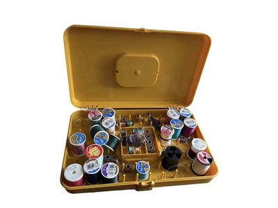 Vintage Plastic Wilson Wil Hold Sewing Thread Storage Case Box Gold/Yellow MCM