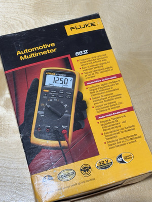 NEW Fluke 88-5 - Deluxe Automotive Multimeter 88-V Digital Multimeter