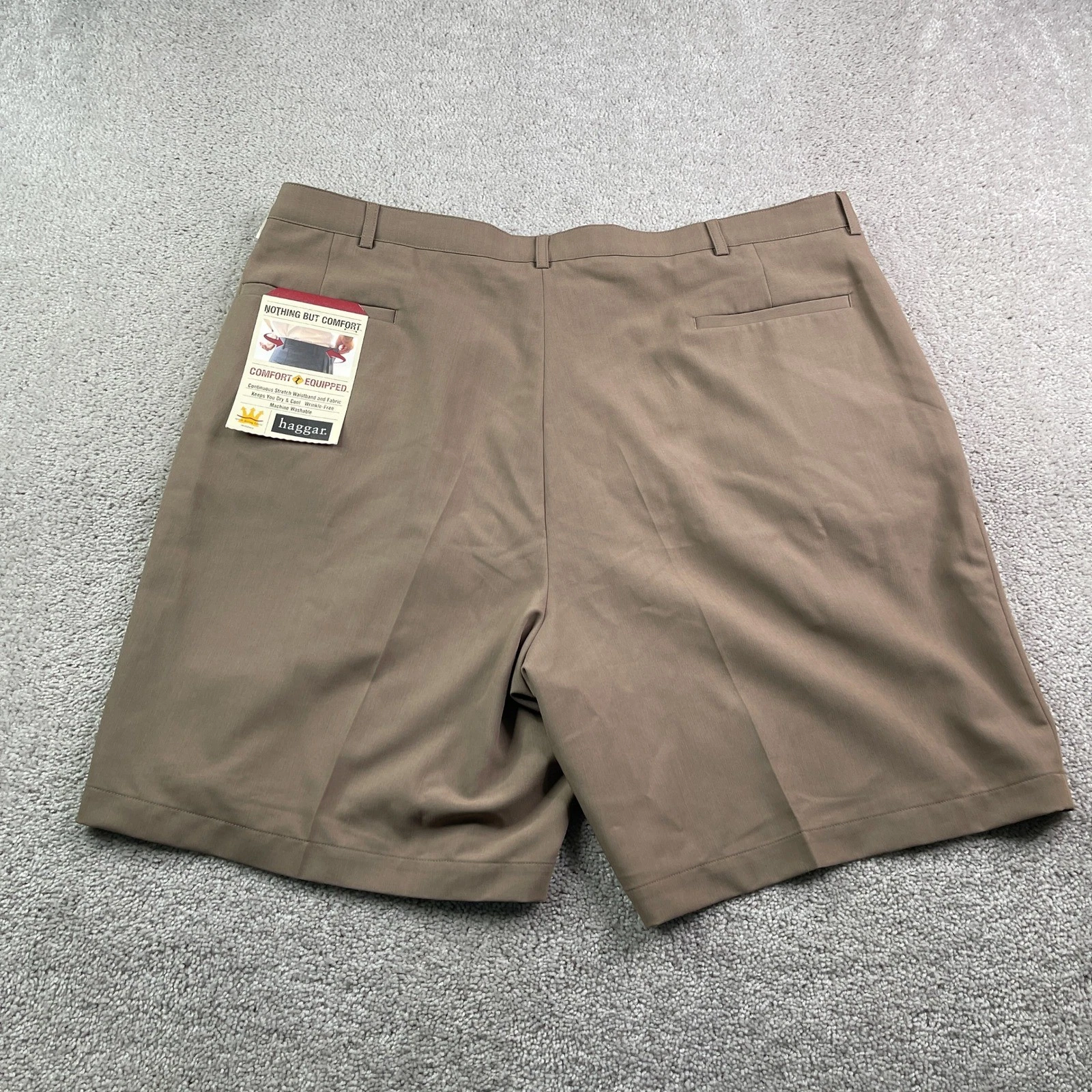 NEW Haggar Shorts Mens 42 Khaki Pleated Comfort Performance Stretch Golf Casual