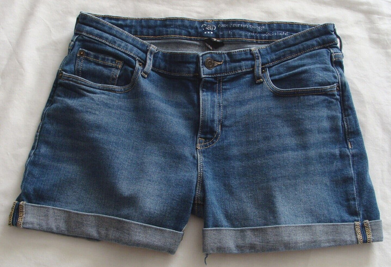 GAP Medium Wash Cuffed "GIRLFRIEND" Denim Jean Shorts Sz 8/29 (3 Inseam)