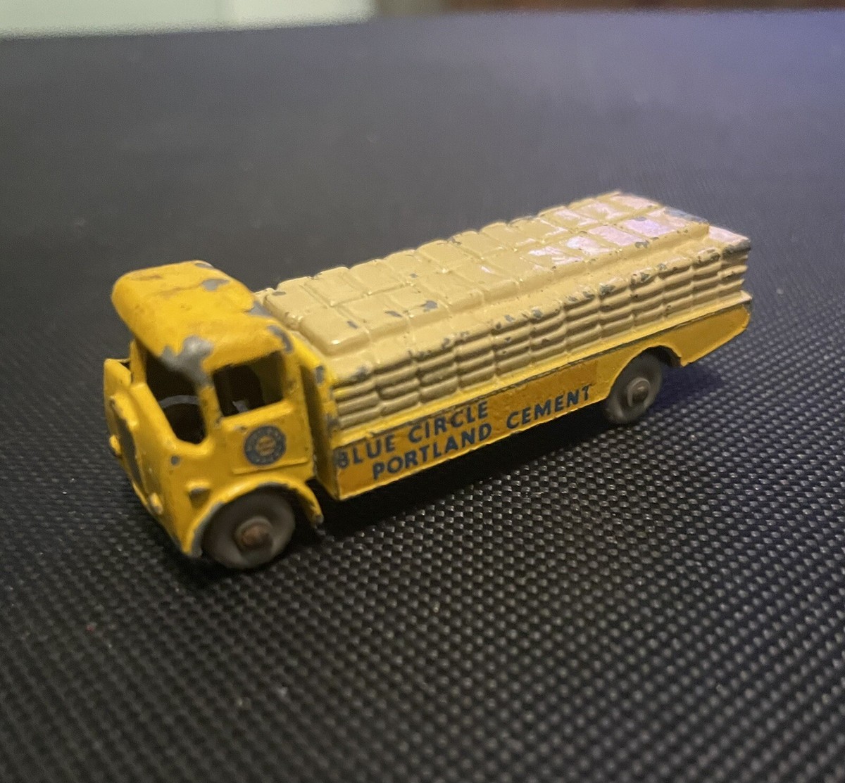 MATCHBOX No.51 Albion Chieftain。 sddefault.jpg