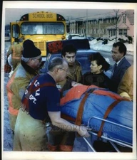 1994 Press Photo Waukesha Emergency workers get ready to move Marisol Lares