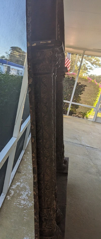 Espejo grande antiguo tallado ornamentado 5 x 7 con hermosos pilares a cada lado. Foto 2 de 4