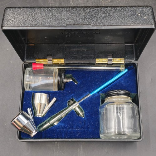 Badger Air Brush Co Model 150-1-M Airbrush, Extra Needle, & Extra Cup