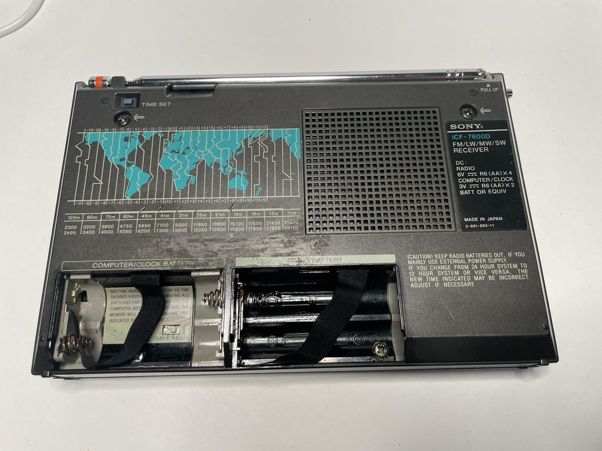 Sony Portable World Radio Synthesized Receiver ICF-7600D Vintage