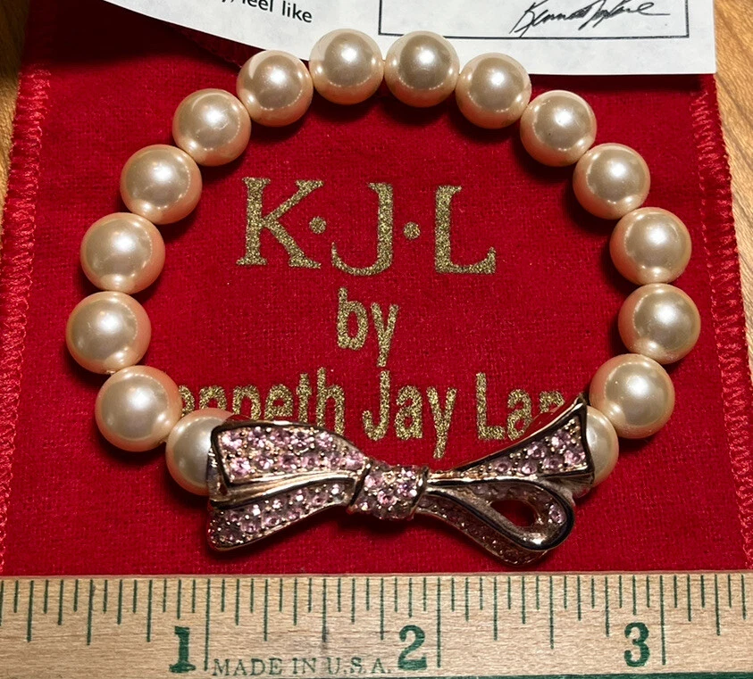 RARO Rosa 🎀 KJL Pavé Rosa Cristal y Perla Simulada Pulsera Rosetón con Caja Certificado de Autenticidad Foto 4 de 4