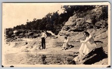 Vtg B&W Snapshot Group: Man & Two Women In White Dresses On Rocky Shore 1930s