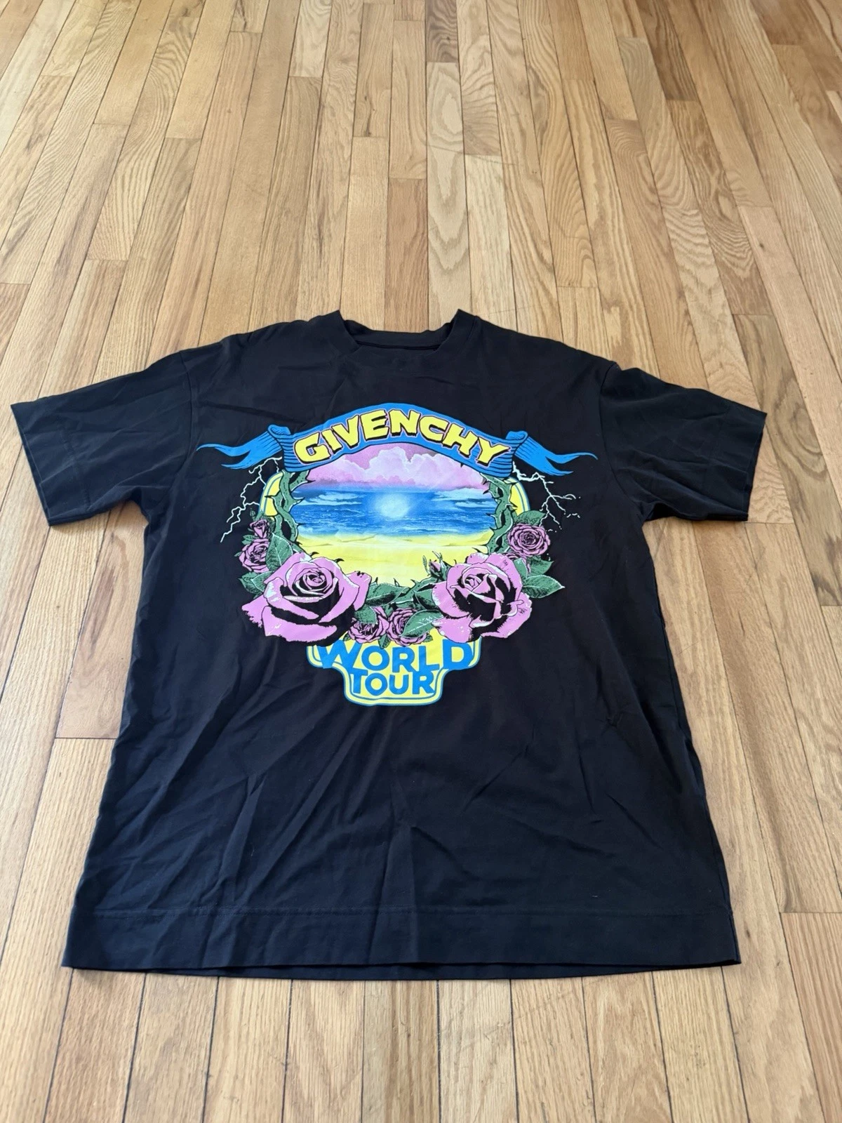 Givenchy — Givenchy World Tour T-Shirt Size Small