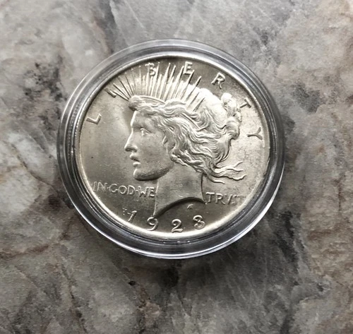 1923 SILVER PEACE DOLLAR IN CHOICE BU CONDITION!!