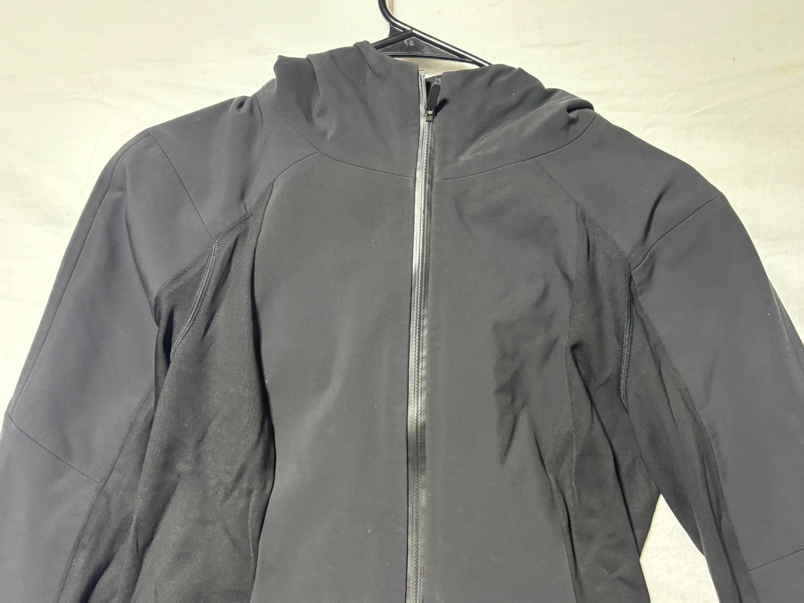 Lululemon Jacket Black, Size MEDIUM - image 4