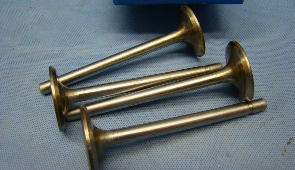 Chevrolet 140 1971-1975 juego de válvulas de admisión Vega Monza Astre 2,3 L EE. UU. OEM Foto 2 de 4