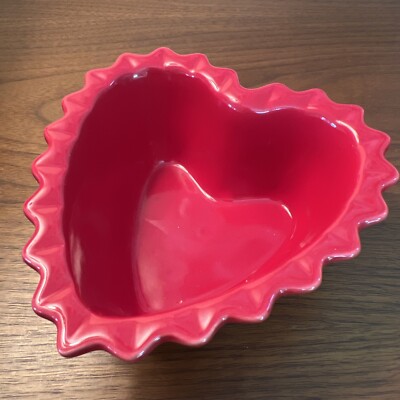 Chantal Red Heart Dish 2 Cup Baking Dish 93-HBR11 Scalloped Edge Valentine Love