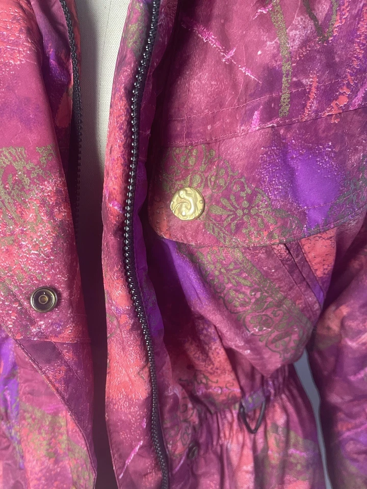 Abrigo de esquí Knockout rosa, púrpura y dorado años 90 con fannypack a juego Foto 3 de 4