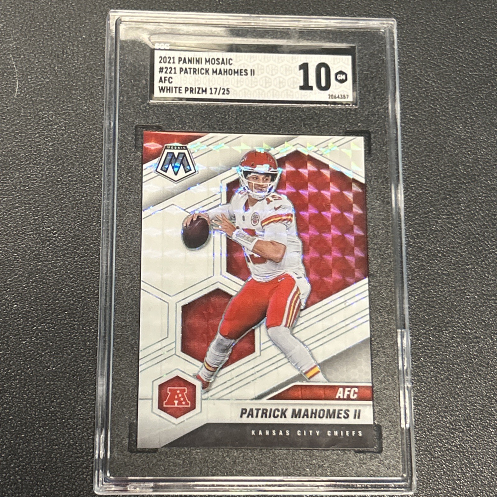 2021 Mosaic Patrick Mahomes II Prizm White AFC #/25 Chiefs SGC 10