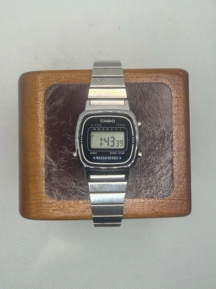 Casio LA670W Classic Silver Digital Watch, photo 2 of 5