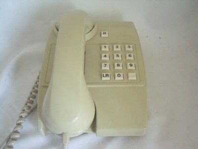 Vintage Retro BT Statesman Drucktastentelefon Modell 9040R vergilbt/creme