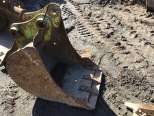 24" Digging  Bucket For 6-8 Ton Excavator (E408)
