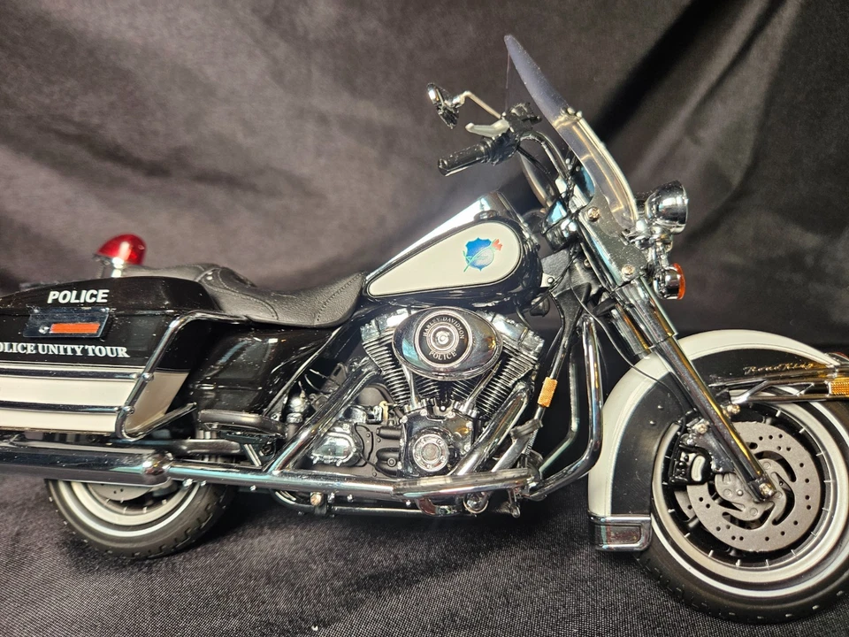 Harley Davidson Road King Police 2007 Franklin Mint escala 1:10 Inv. #4739 Foto 3 de 4