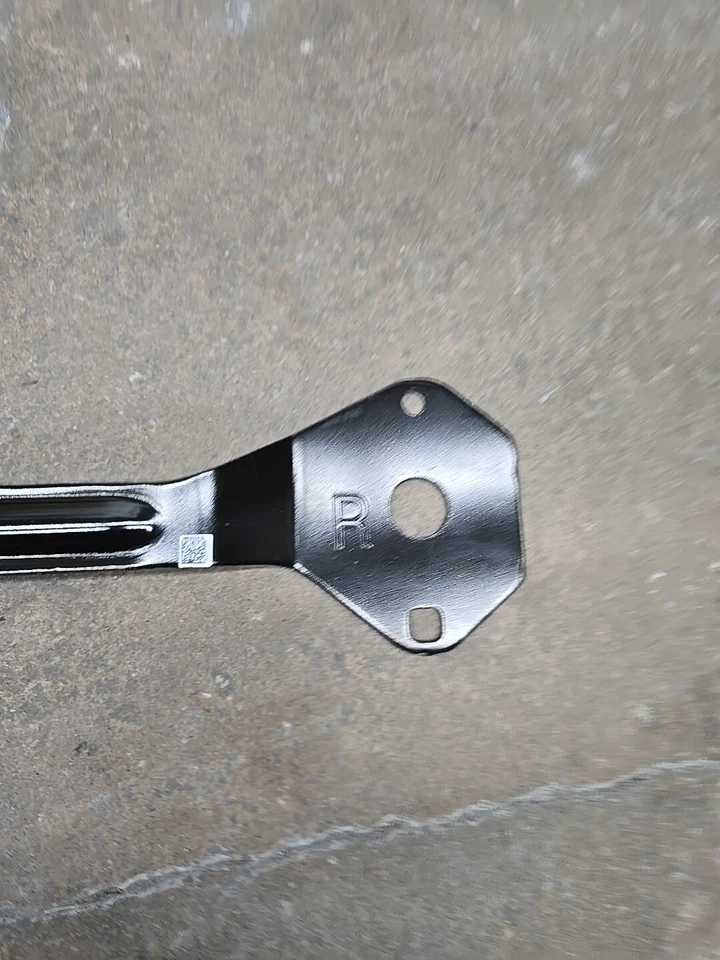 Оригинальная усиленная балка крышки бампера BMW 530i 2017-2019 годов выпуска 51127473194 17 18 19 - Изображение 3 из 4