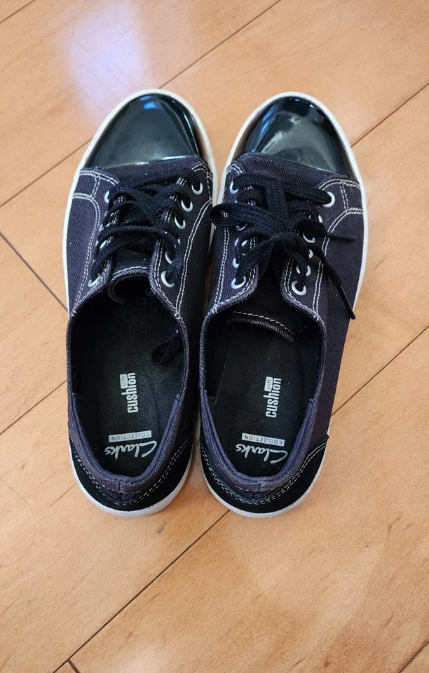 Zapatillas Clarks Soft Cushion negras con puntera de charol en talla 8 mediana Foto 2 de 4