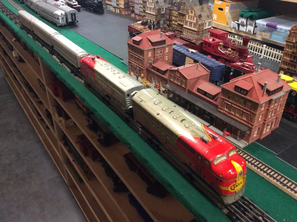 Marx 21 Diesel Engine Metal SET and 3 Tin Toy Passenger Car O Gauge - Image 2 of 4