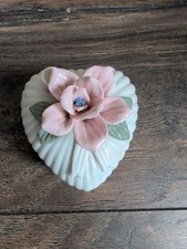 Vintage - Kleine Porzellan Herzdose - Schmuckdose mit Deckel - rosa Bl&uuml;te