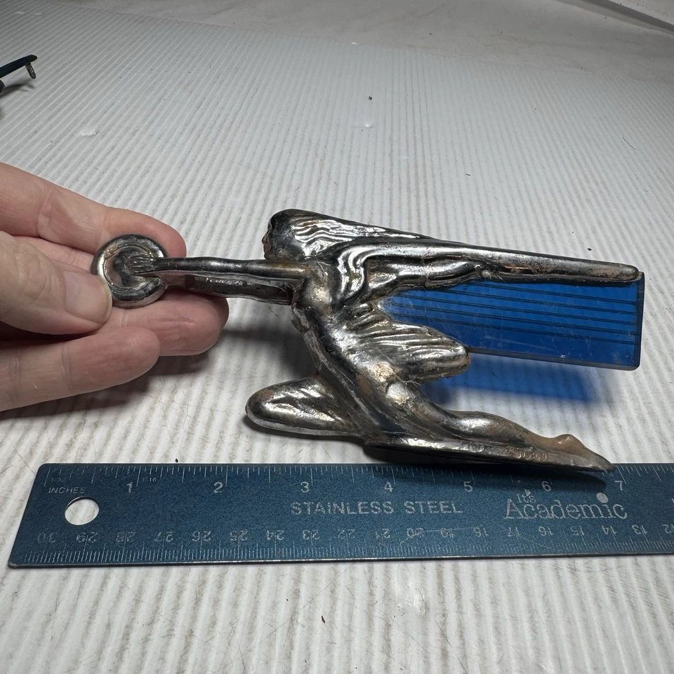 "Adorno con capucha de diosa voladora Packard de 1930, falta aproximadamente 1,5"" del vidrio azul" Foto 4 de 4