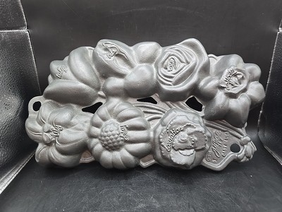 Vintage 1991 John Wright Cast Iron Cornbread Muffin Cake Flowers Pan 7 Piece
