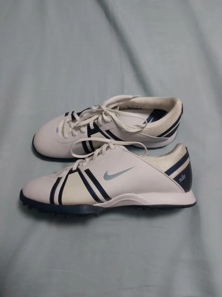 Zapatos de golf Nike Air Dormie blancos con cordones bajos talla 5,5 para mujer Foto 3 de 4