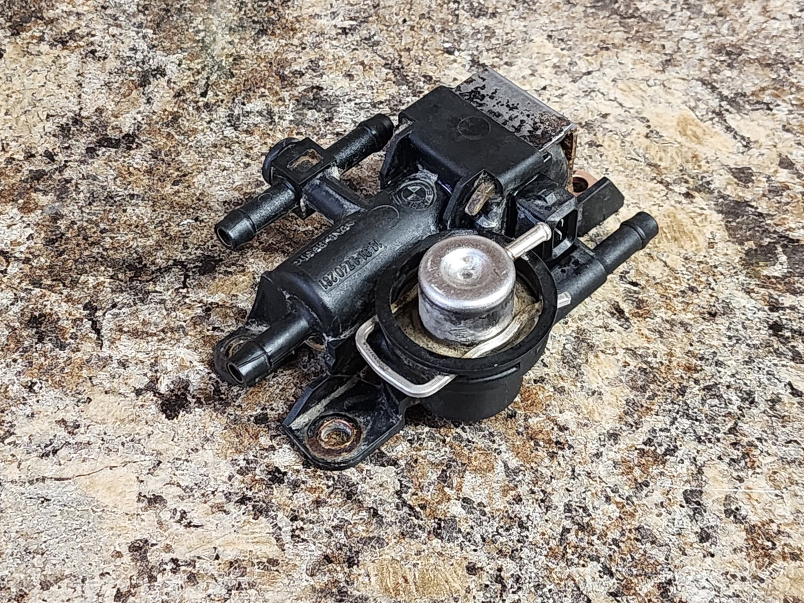 BMW Fuel Pressure Regulator Control Valve 9500 E36 E38 E39 Z3 S52 M52