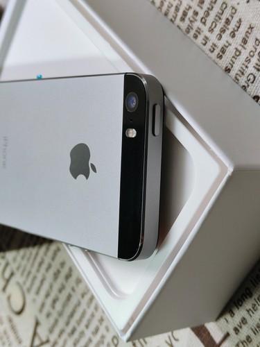 99%New Apple iPhone 5S 16/32GB 64GB Black White Gold Fully UNLOCKED(any carrier) - 第 14/22 張圖片