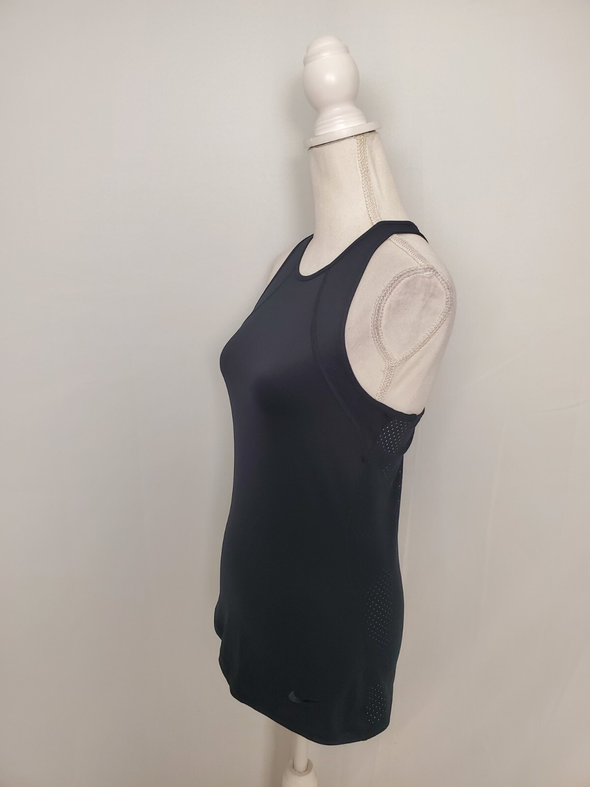 Nike Pro Hypercool Solid Black Athletic Tank Top … - image 7