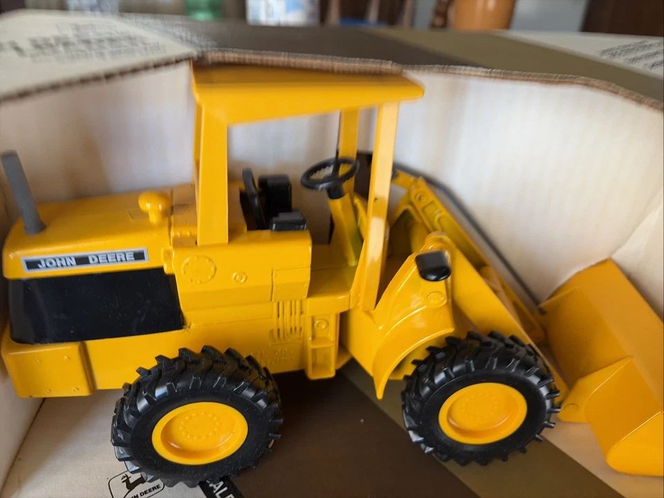 Vtg Ertl 1/16 John Deere Loader Stock #507 NIB Missing Rubber Exhaust Piece - Image 2 of 4
