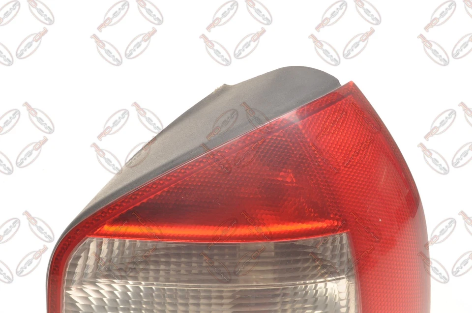 AUDI A3 8L 1.9 TDI 100CV Luz Trasera Luz De Cola Derecho 8L0945096B - Imagen 3 de 4