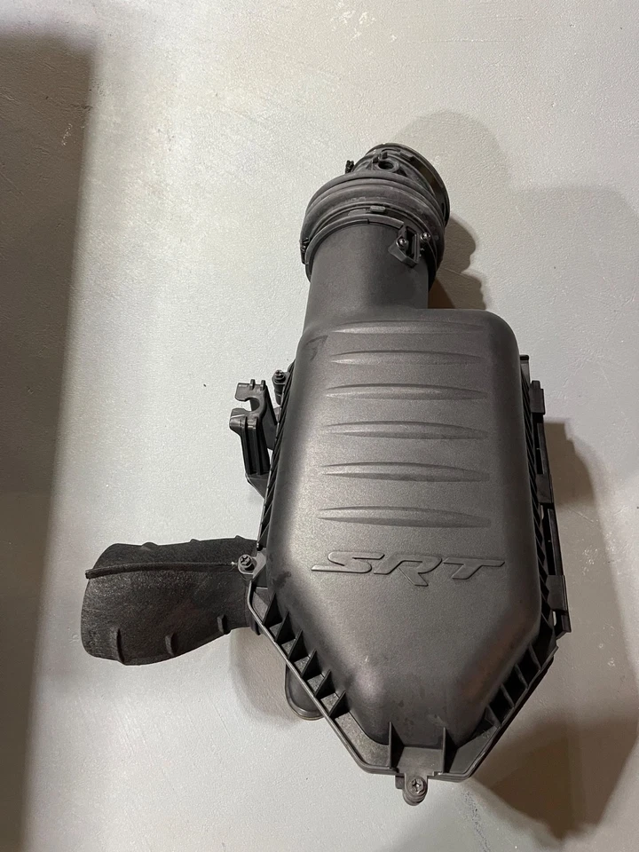 2016 DODGE CHALLENGER HELLCAT 6.2L OEM ENGINE AIR INTAKE SYSTEM ASSY - Image 2 of 4