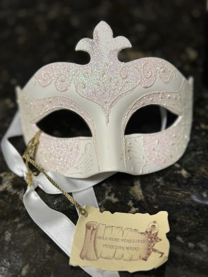 Dos máscaras de mascarada italianas Venezia pintadas a mano de oro blanco hechas en Italia Foto 3 de 4