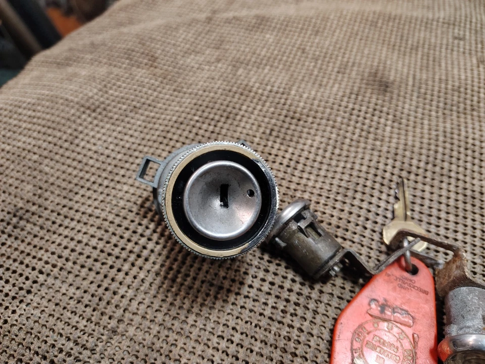 1966 Buick Electra Wildcat LeSabre Ignition Switch & Key & Matching Door Locks - Image 2 of 4