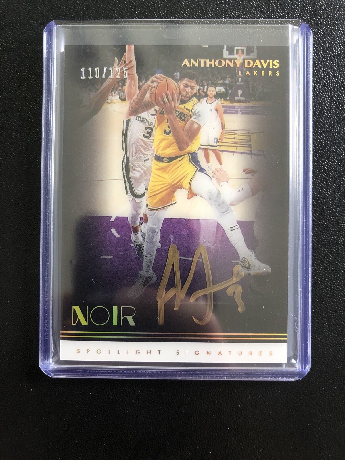 2019-20 NOIR ANTHONY DAVIS  Spotlight Signatures On Card Gold Ink AUTO #110/125