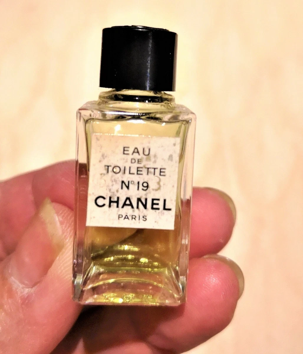 Vintage Chanel No. 19 Eau de Toilette Paris Miniature Perfume 4ml