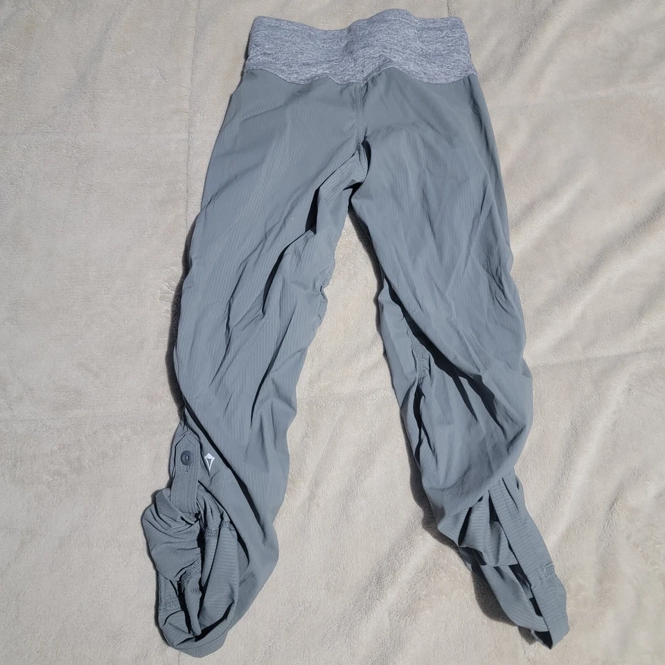 Pantalones de estudio de baile Ivivva de Lululemon para niñas Live To Move talla 6 gris a rayas Foto 3 de 4