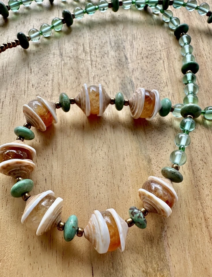 Collar de cuentas de disco turquesa Royston natural citrino con cáscara de vidrio verde hecho a mano Foto 3 de 4