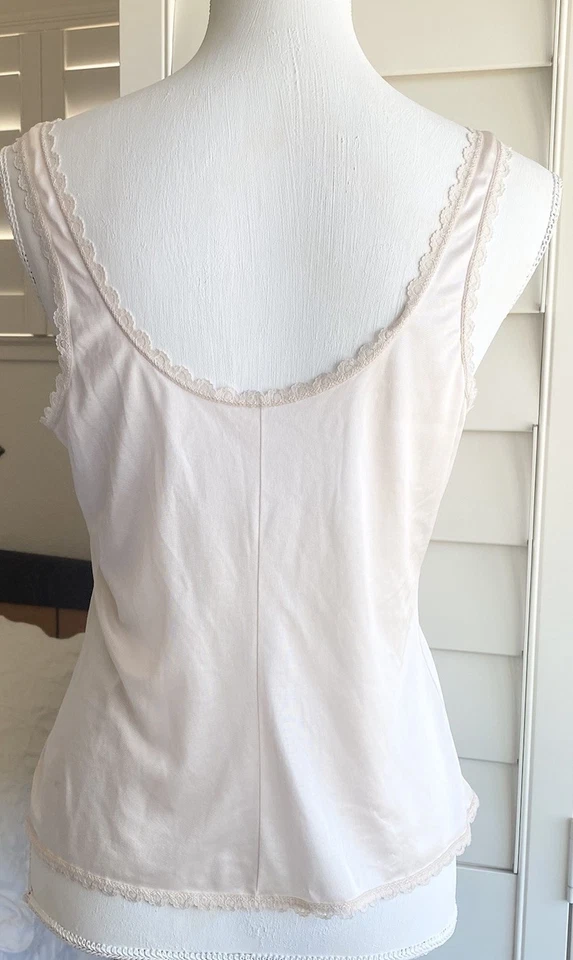 Camiseta sin mangas de colección para mujer 36 Camisola JC Penny beige encaje ribete lazo hecha en EE. UU. Foto 2 de 4