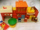VTG.1973 Fisher-Price Little People Play Family Village Town & Access Good Cond.