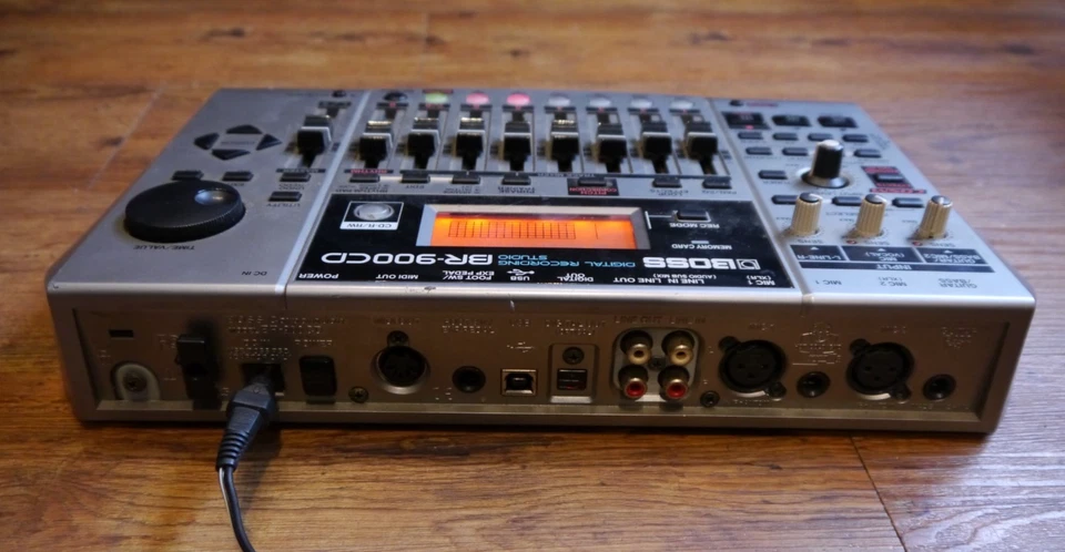 Boss BR-900CD Digitaler 8-Spur Recorder - Bild 3 von 3