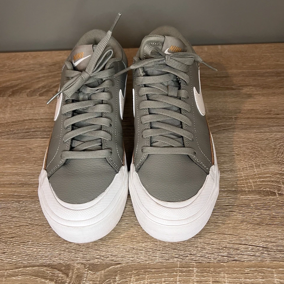 Zapatos para mujer Nike Court Legacy Lift talla 8 claro ejército lino oscuro estuco vela Foto 4 de 4