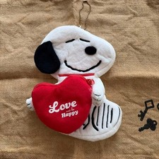 Liniere Benefits: Snoopy Fluffy W-Pouch Hugging a Heart!