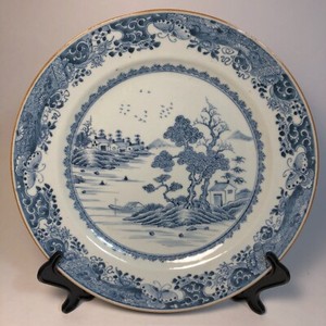 Chinese Antique Porcelain Plate Blue and White Qing Qianlong 18th Century, Nice!