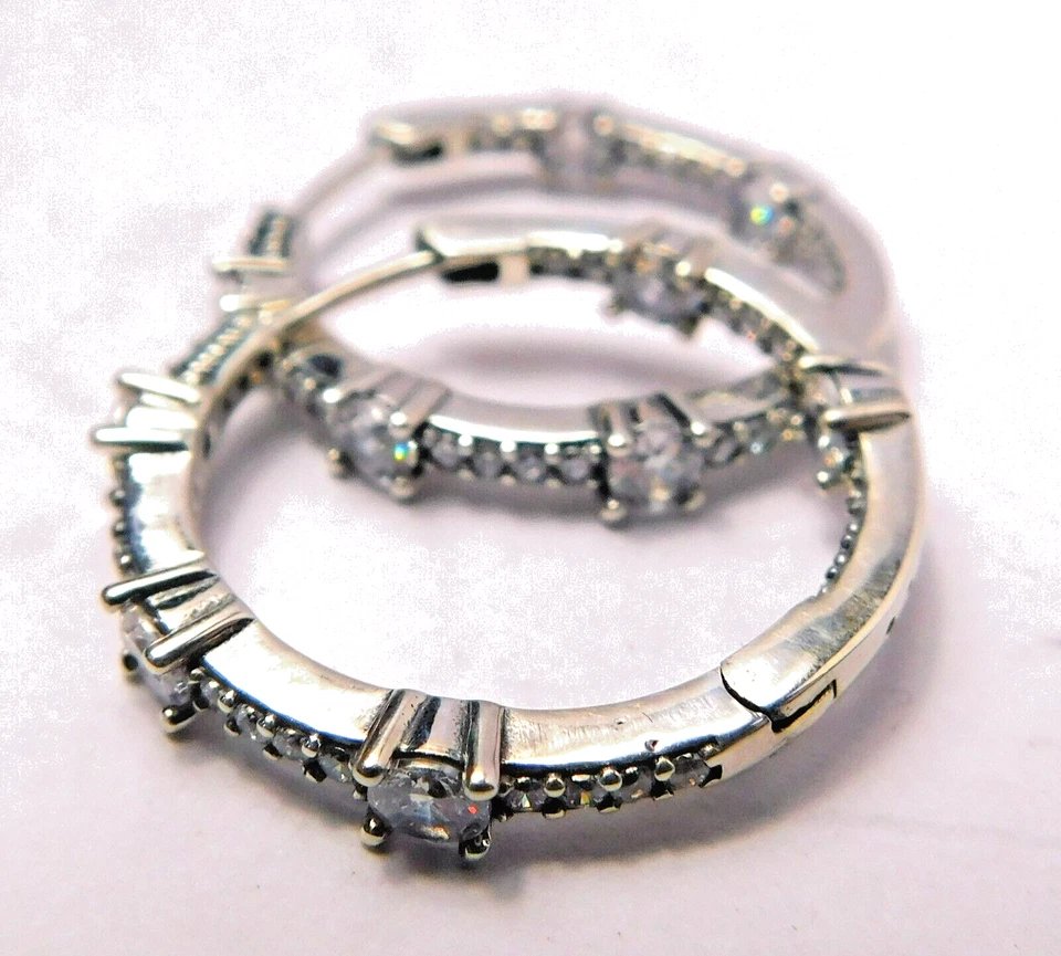 Auténticos Pendientes Pandora, Aros de Barra Pave Brillante, #290043C01 Foto 3 de 4