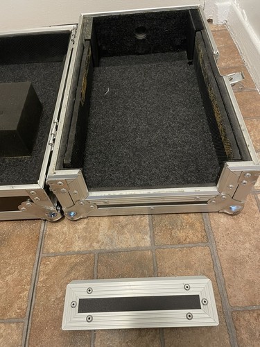 Odyssey Black/Chrome 10" DJ Mixer Case - Bild 5 von 8